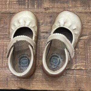 Livie and Luca sz 8 gold shoes
